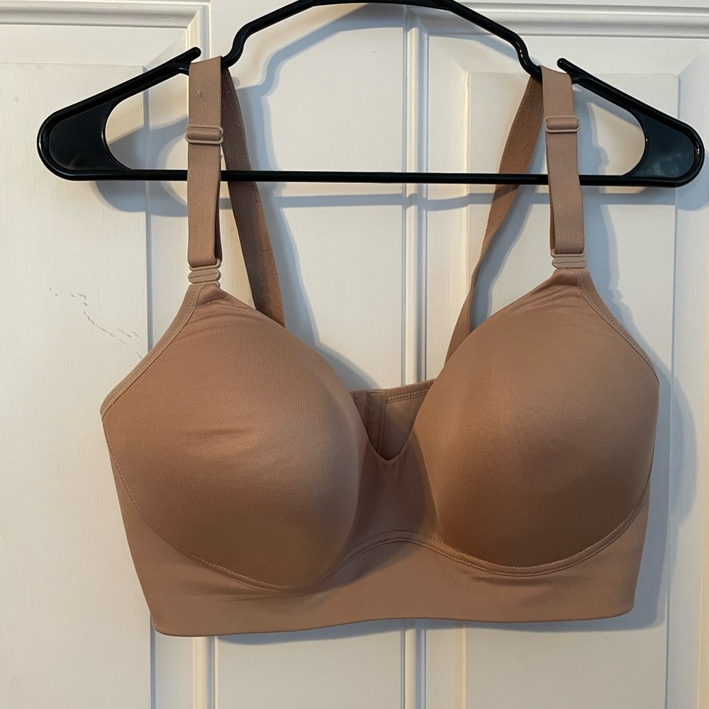 Warners all you need. Seamless Tan Bra with thin padding. Size 38DD